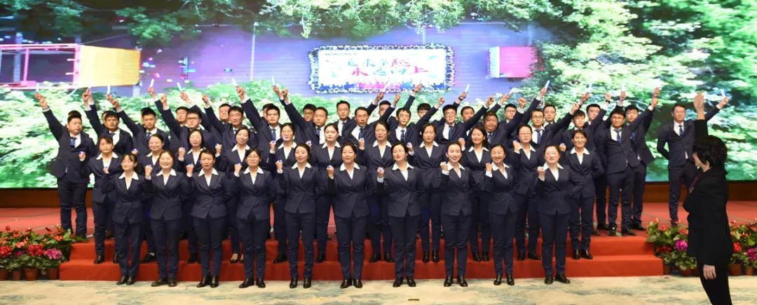 忘我拼搏，相信我們會創造奇跡！