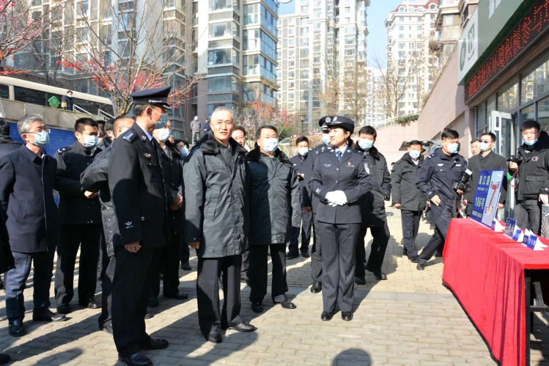 省公安廳領導一行調研鳳凰城智慧安防小區建設工作